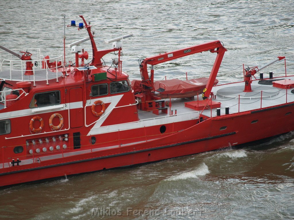 Feuerloeschboot 10-2      P132.JPG
